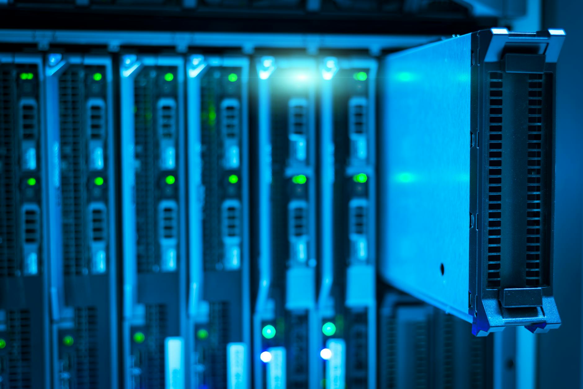 Google, malware — Cybersecurity mei 2026: Google Ads malware en universiteiten-hack